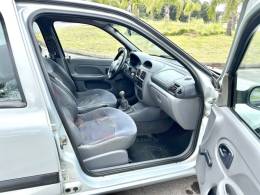 RENAULT - CLIO - 2002/2003 - Prata - R$ 12.900,00