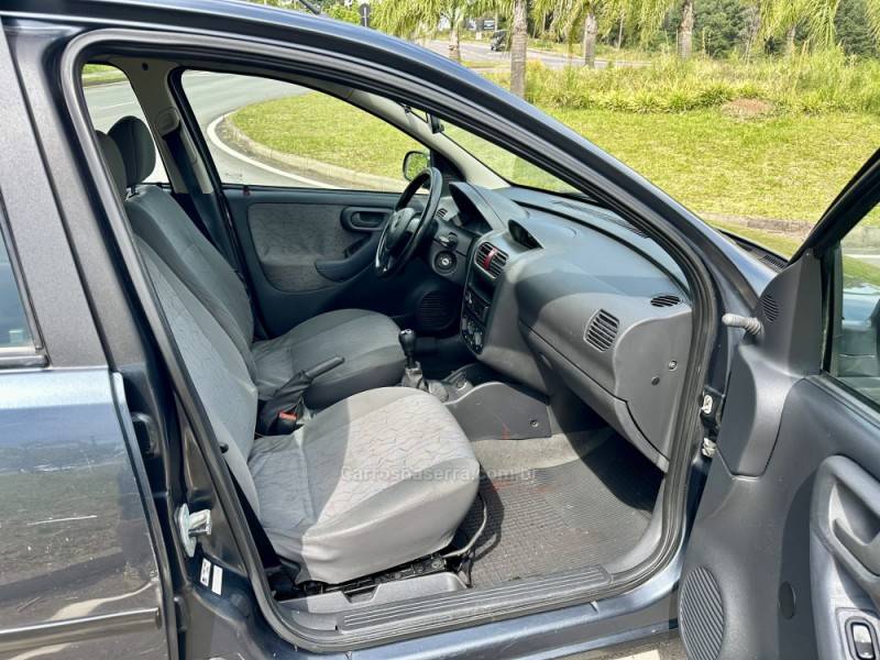 CHEVROLET - CORSA - 2007/2007 - Cinza - R$ 25.900,00