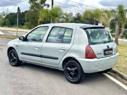 RENAULT - CLIO - 2002/2003 - Prata - R$ 12.900,00