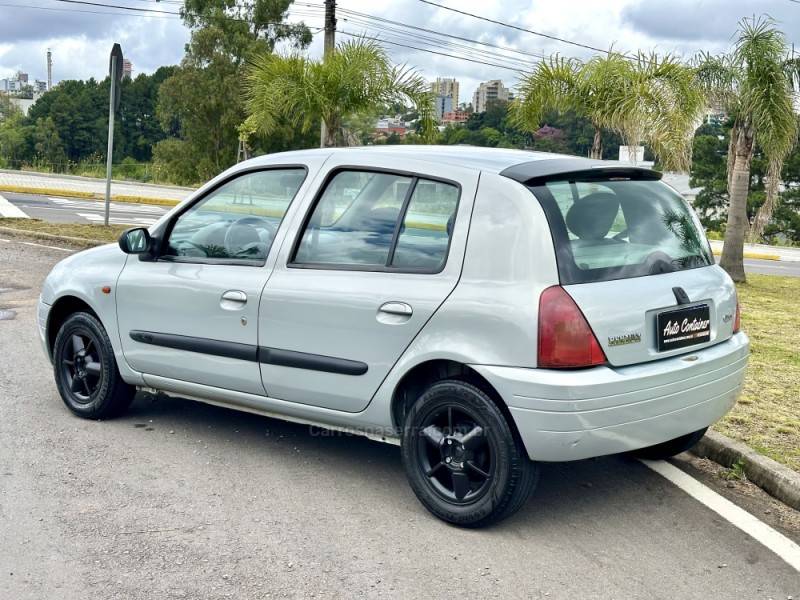 RENAULT - CLIO - 2002/2003 - Prata - R$ 12.900,00