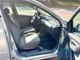 CHEVROLET - CORSA - 2005/2006 - Prata - R$ 23.900,00