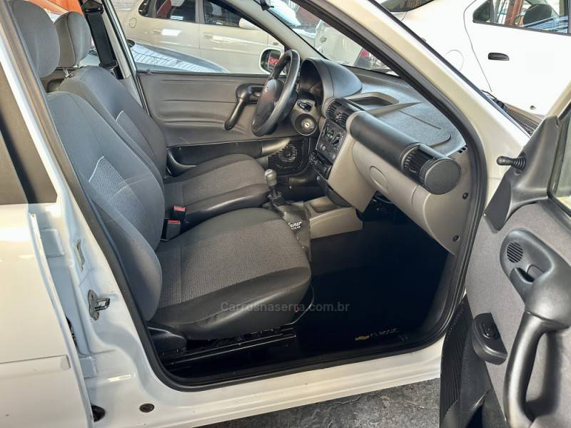 CHEVROLET - CLASSIC - 2014/2014 - Branca - R$ 29.000,00