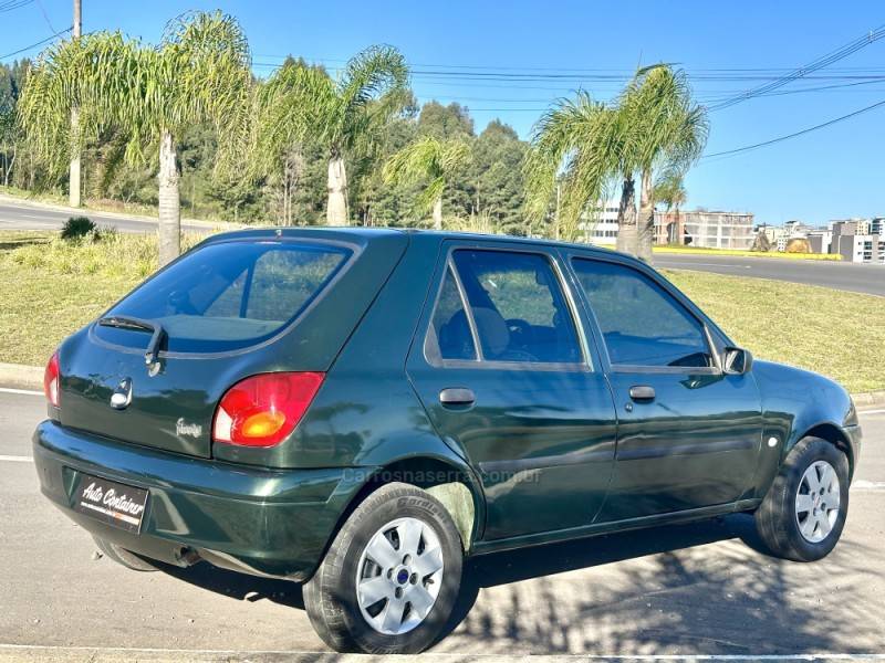 FORD - FIESTA - 2001/2001 - Verde - R$ 16.500,00