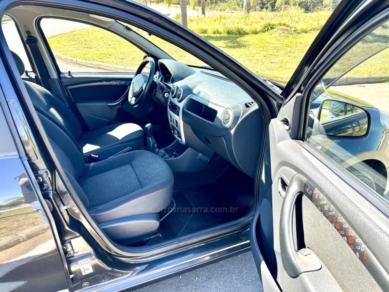 RENAULT - SANDERO - 2009/2010 - Preta - R$ 26.900,00