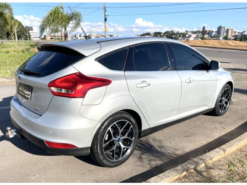 FORD - FOCUS - 2015/2016 - Prata - R$ 61.900,00