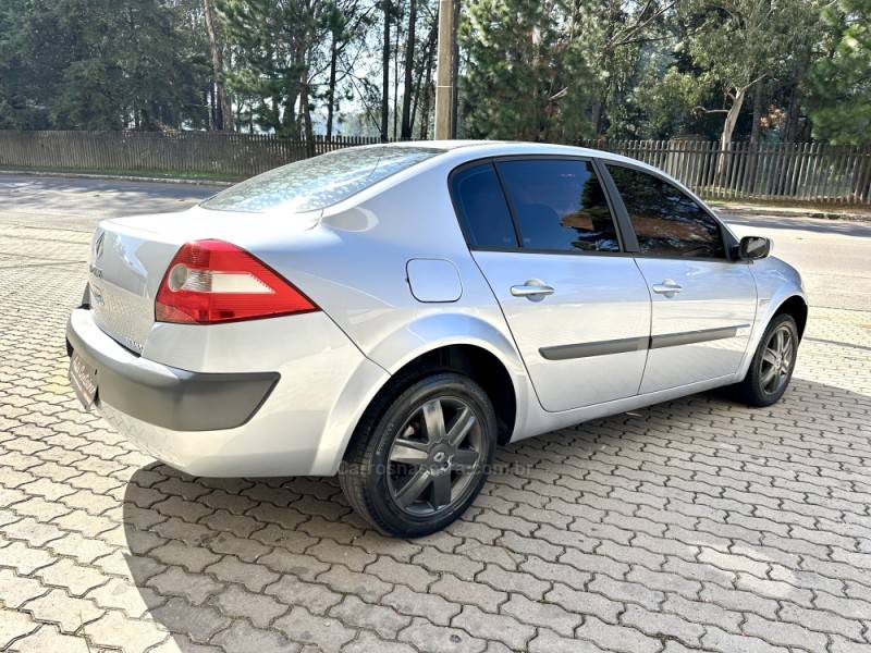RENAULT - MÉGANE - 2007/2008 - Prata - R$ 23.900,00