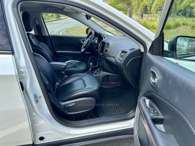 JEEP - COMPASS - 2017/2018 - Branca - R$ 105.900,00