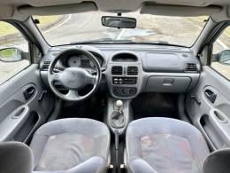 RENAULT - CLIO - 2002/2003 - Prata - R$ 12.900,00