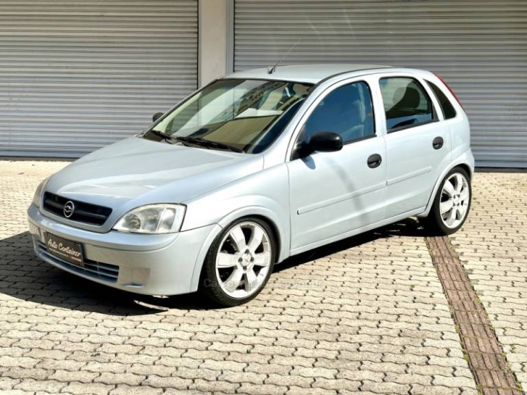 CHEVROLET - CORSA - 2005/2006 - Prata - R$ 23.900,00