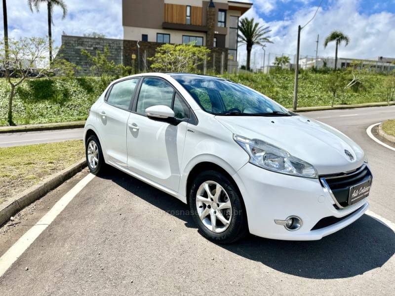 PEUGEOT - 208 - 2016/2016 - Branca - R$ 48.500,00