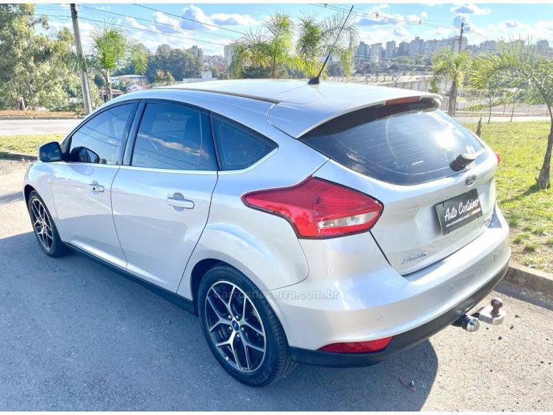 FORD - FOCUS - 2015/2016 - Prata - R$ 61.900,00