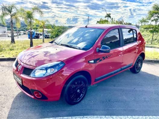 RENAULT - SANDERO - 2011/2012 - Vermelha - R$ 32.500,00