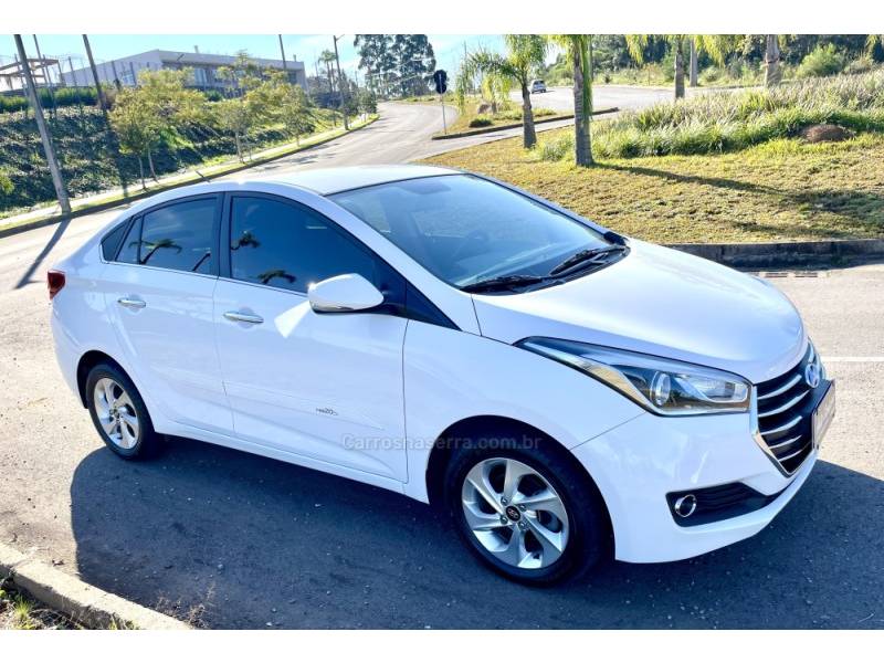 HYUNDAI - HB20S - 2017/2017 - Branca - R$ 66.900,00