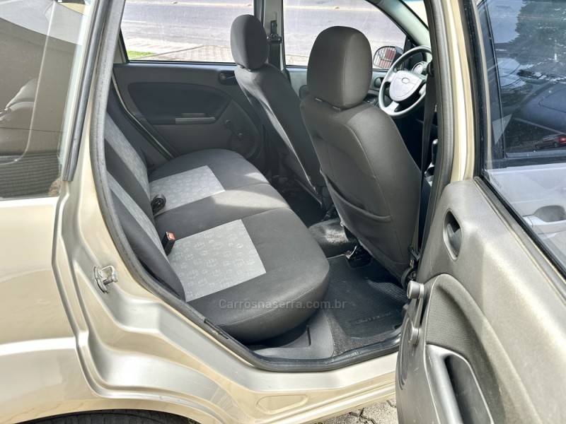 FORD - FIESTA - 2012/2012 - Bege - R$ 27.500,00