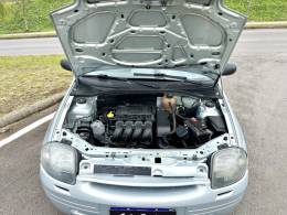 RENAULT - CLIO - 2002/2003 - Prata - R$ 12.900,00