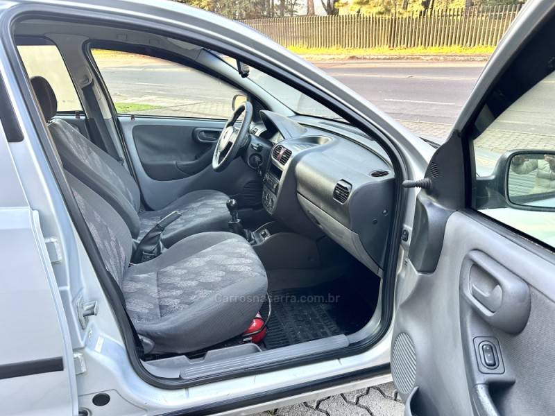 CHEVROLET - CORSA - 2003/2003 - Prata - R$ 21.000,00