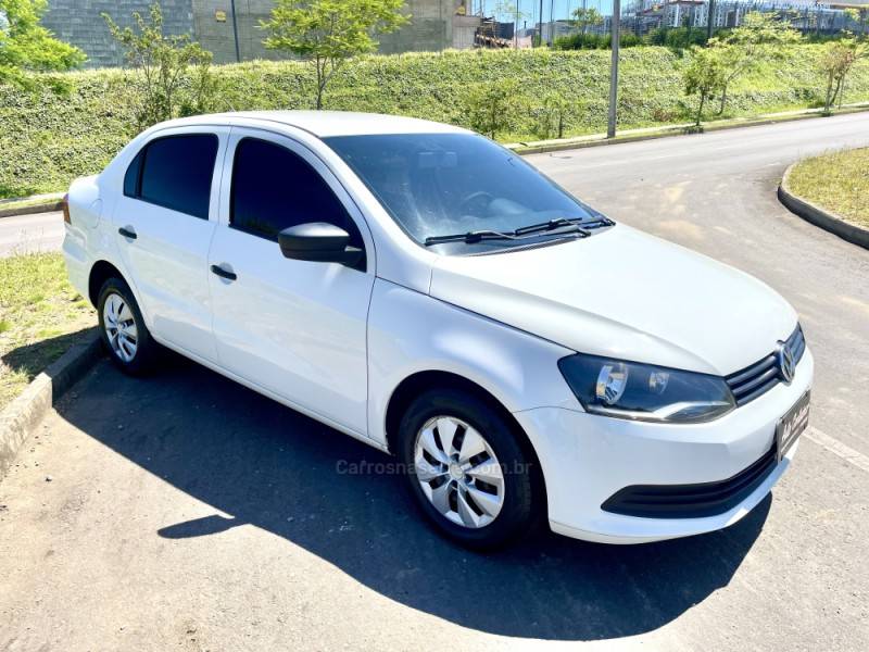 VOLKSWAGEN - VOYAGE - 2014/2015 - Branca - R$ 39.900,00