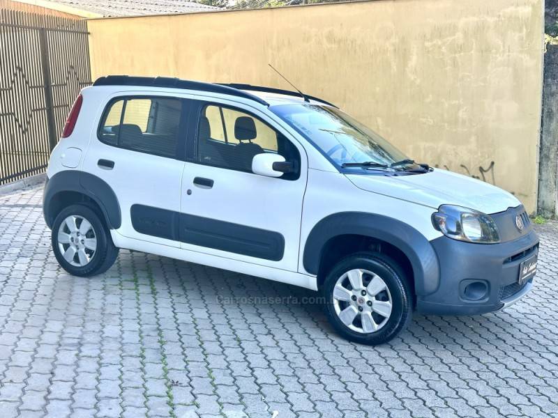 FIAT - UNO - 2012/2013 - Branca - R$ 32.000,00