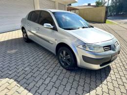 RENAULT - MÉGANE - 2007/2008 - Prata - R$ 23.900,00