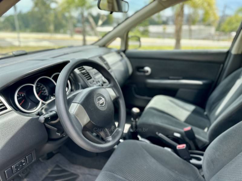 NISSAN - TIIDA - 2012/2013 - Preta - R$ 37.900,00