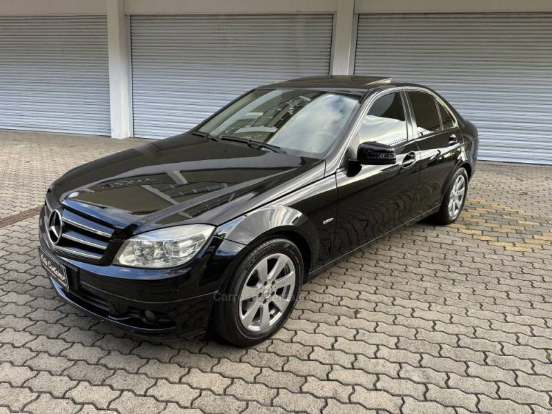 MERCEDES-BENZ - C 180 K - 2010/2011 - Preta - R$ 59.900,00
