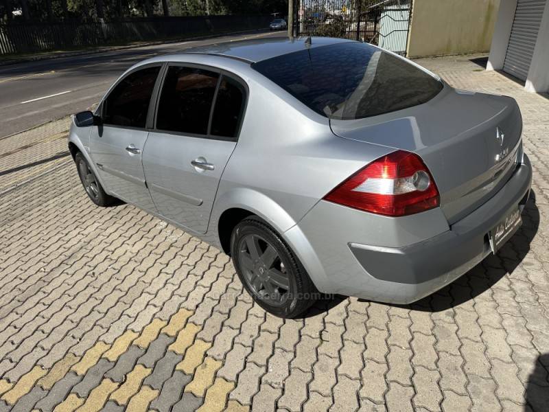 RENAULT - MÉGANE - 2007/2008 - Prata - R$ 23.900,00