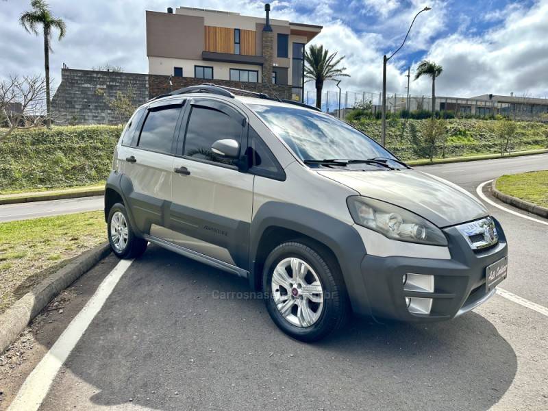 FIAT - IDEA - 2012/2013 - Bege - R$ 36.900,00