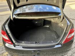 MERCEDES-BENZ - C 180 K - 2010/2011 - Preta - R$ 59.900,00