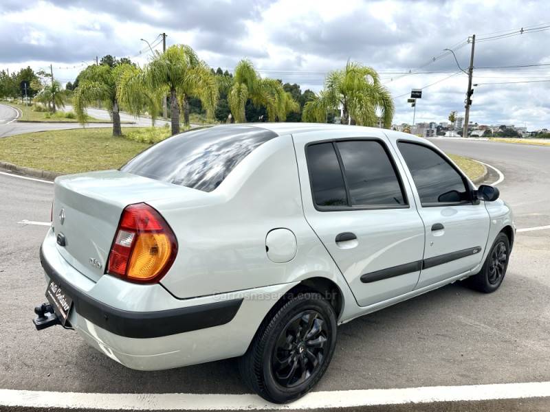 RENAULT - CLIO - 2004/2005 - Prata - R$ 18.900,00