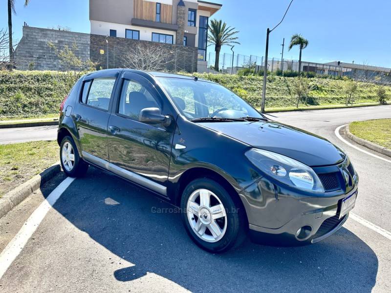 RENAULT - SANDERO - 2009/2010 - Preta - R$ 26.900,00