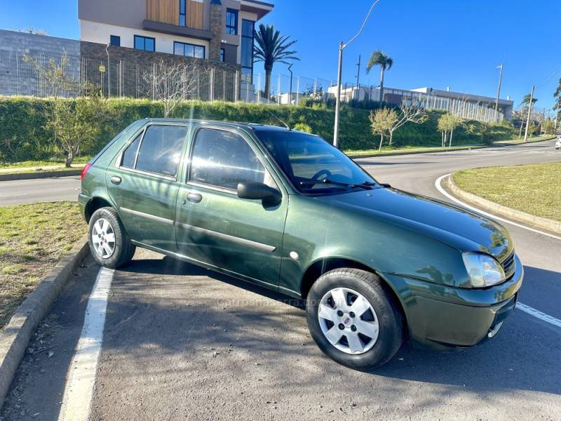 FORD - FIESTA - 2001/2001 - Verde - R$ 16.500,00