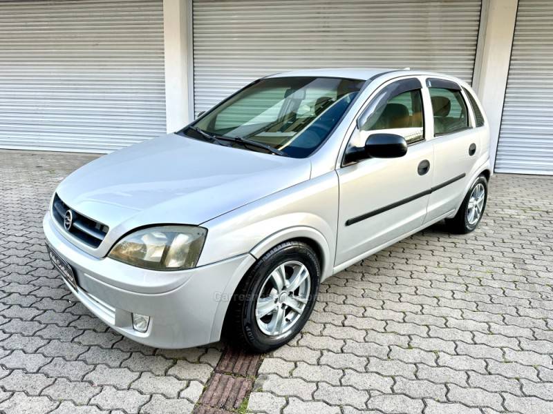 CHEVROLET - CORSA - 2003/2003 - Prata - R$ 21.000,00