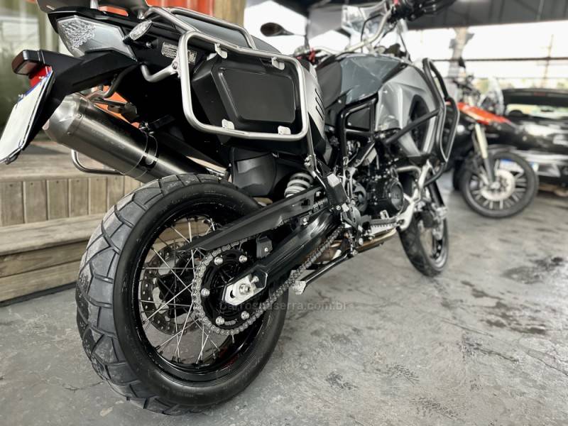 BMW - F 800 - 2017/2017 - Cinza - R$ 49.500,00