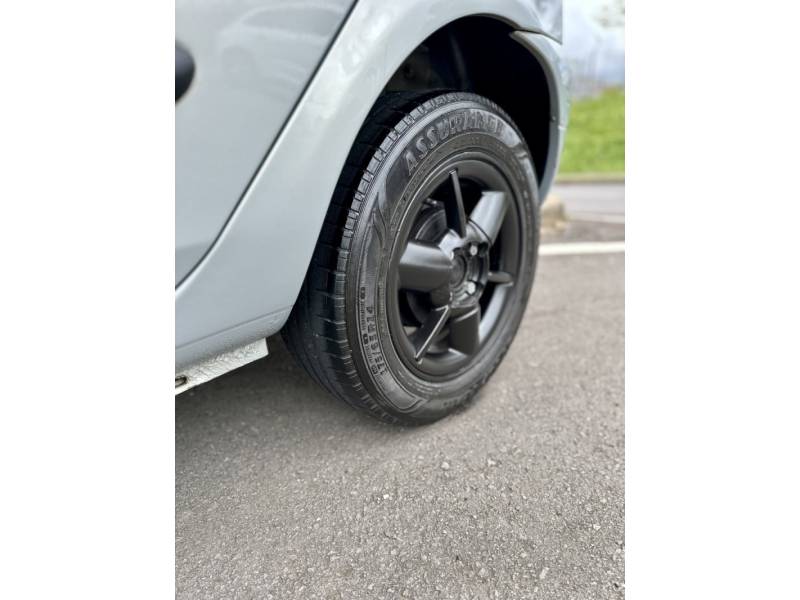 RENAULT - CLIO - 2002/2003 - Prata - R$ 12.900,00