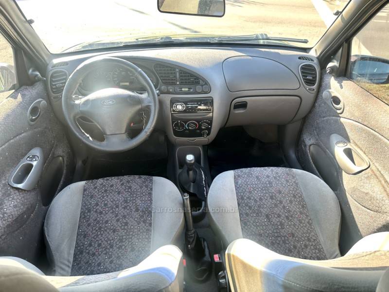 FORD - FIESTA - 2001/2001 - Verde - R$ 16.500,00