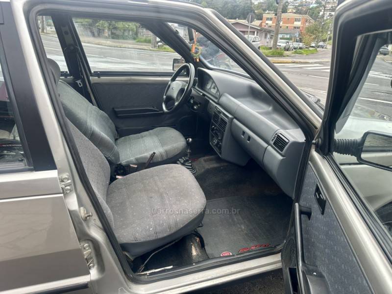 FIAT - UNO - 2000/2001 - Prata - R$ 12.900,00