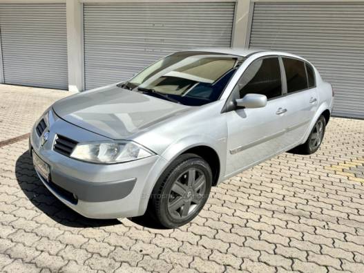 RENAULT - MÉGANE - 2007/2008 - Prata - R$ 23.900,00