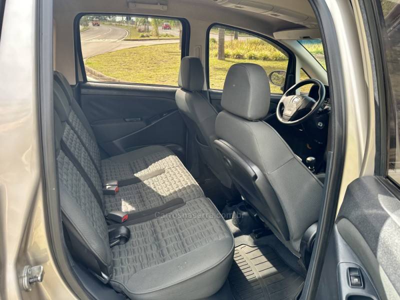 FIAT - IDEA - 2012/2013 - Bege - R$ 36.900,00