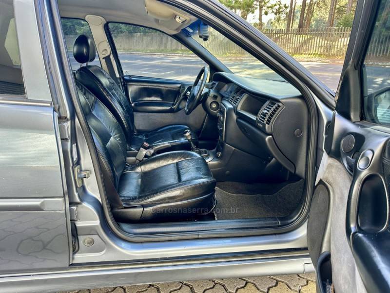CHEVROLET - VECTRA - 2001/2001 - Cinza - R$ 23.000,00