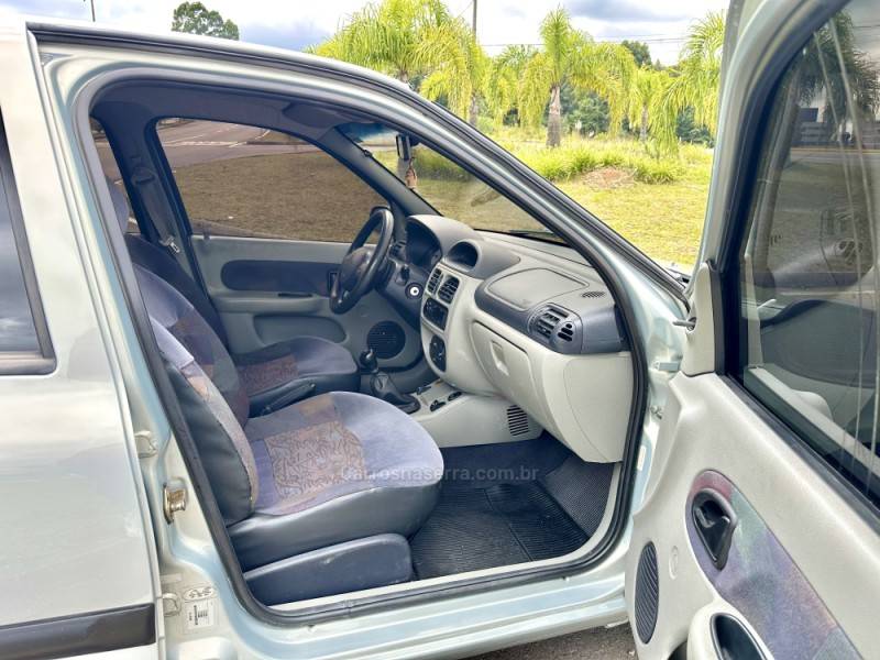 RENAULT - CLIO - 2004/2005 - Prata - R$ 18.900,00