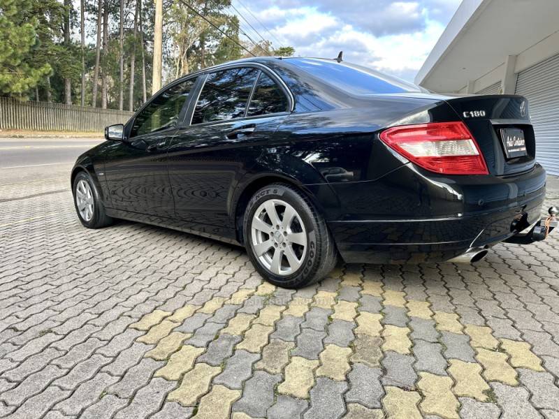 MERCEDES-BENZ - C 180 K - 2010/2011 - Preta - R$ 59.900,00
