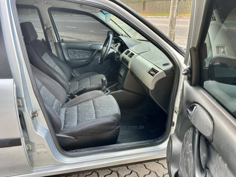 VOLKSWAGEN - GOL - 2001/2001 - Prata - R$ 28.000,00