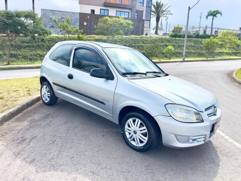 CHEVROLET - CELTA - 2010/2010 - Prata - R$ 23.500,00