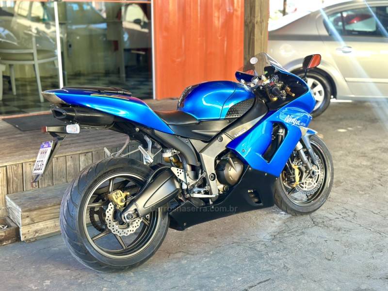 KAWASAKI - NINJA ZX-6R 636 - 2006/2006 - Azul - R$ 29.500,00