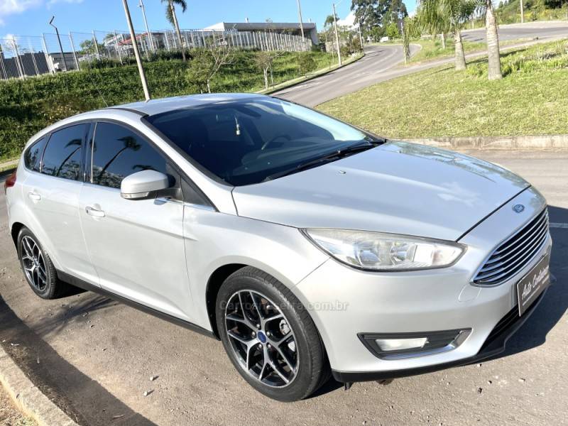 FORD - FOCUS - 2015/2016 - Prata - R$ 61.900,00