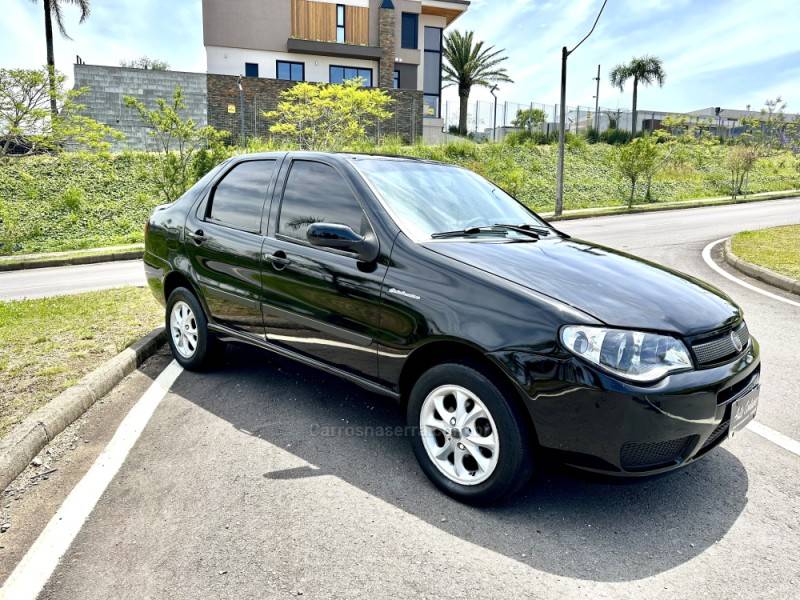 FIAT - SIENA - 2009/2010 - Preta - R$ 25.900,00