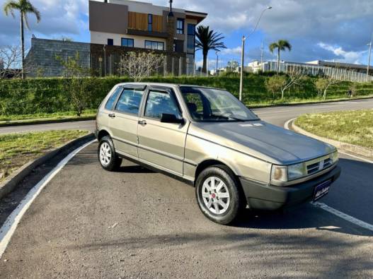 FIAT - UNO - 2000/2001 - Prata - R$ 12.900,00