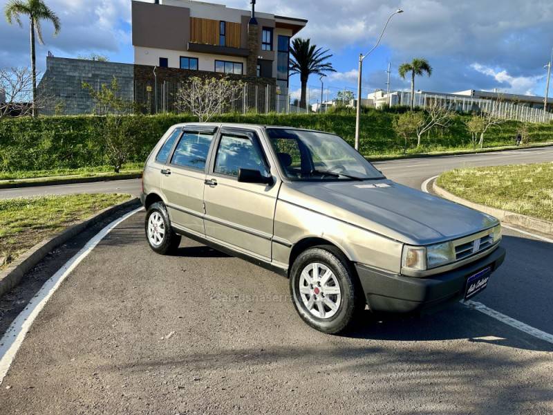 FIAT - UNO - 2000/2001 - Prata - R$ 12.900,00
